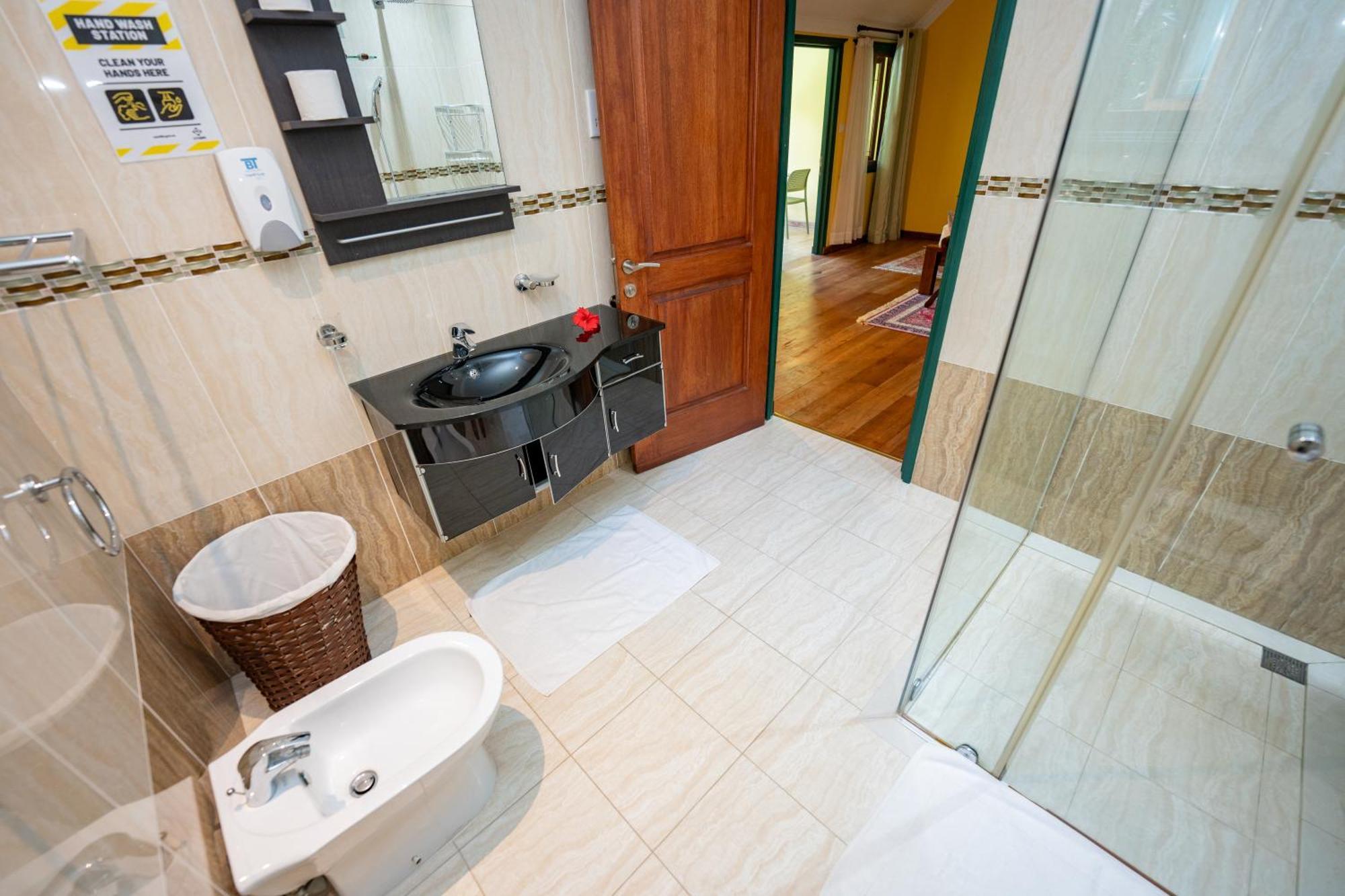 Pension Michel Villa Roche Bois La Digue Buitenkant foto